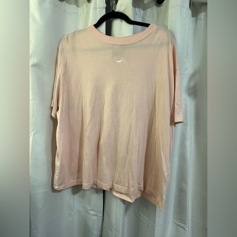 Light dusty pink Nike tee